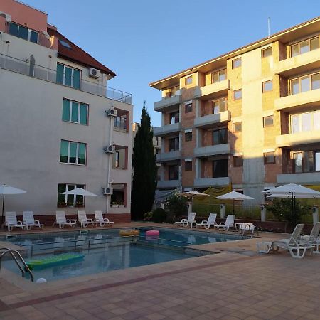 Apartment In Complex Tara Ravda Exterior photo