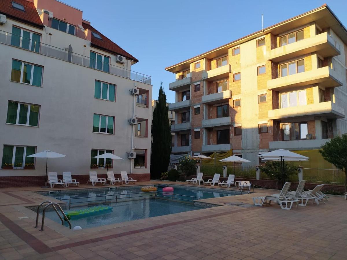 Apartment In Complex Tara Ravda Exterior photo
